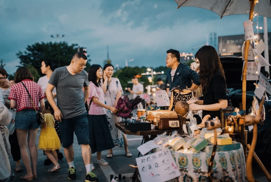 广场卖什么摆摊好 广场摆地摊卖什么最赚钱而且很受欢迎