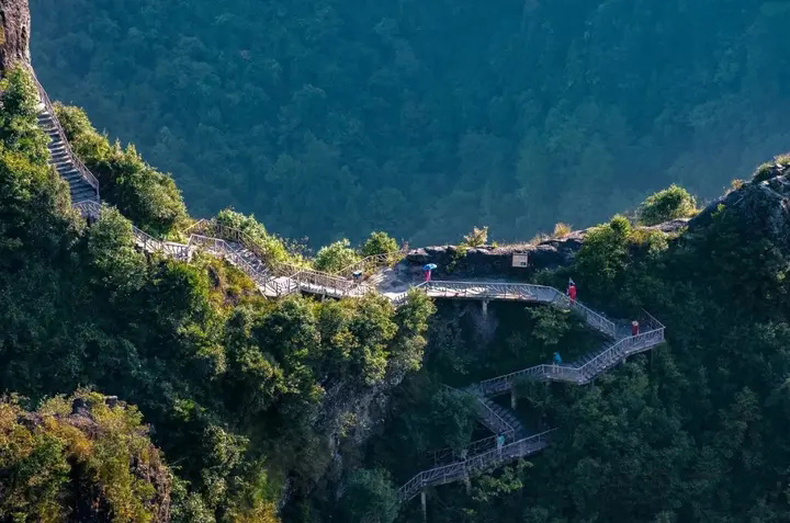 陈峭风光。颜家蔚摄